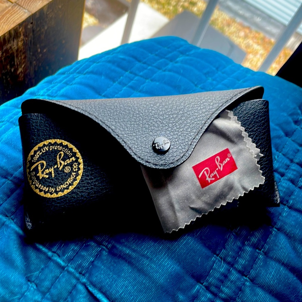 Ray bans sun glasses case